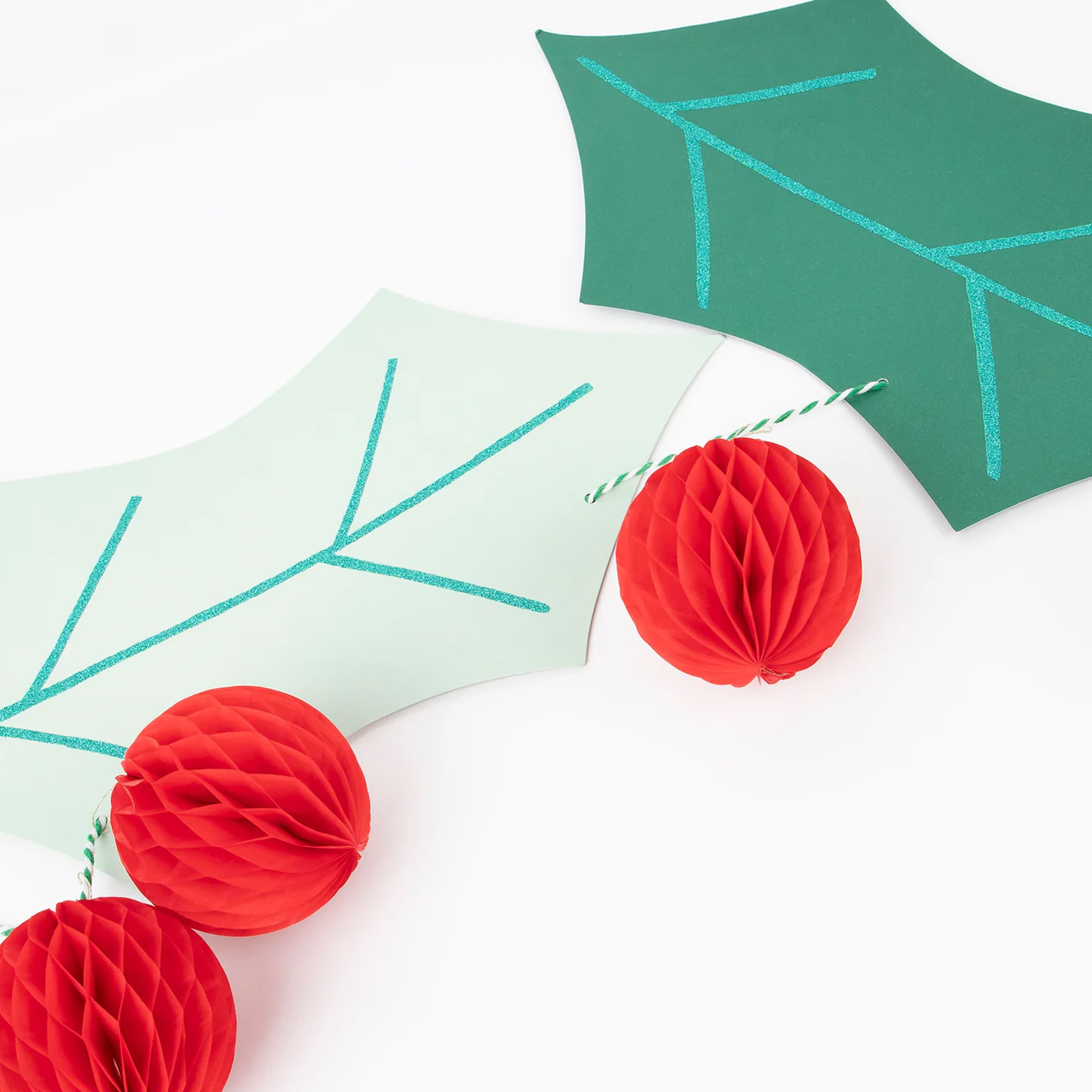 Christmas Decoration | Garland | Honeycomb Holly | Meri Meri