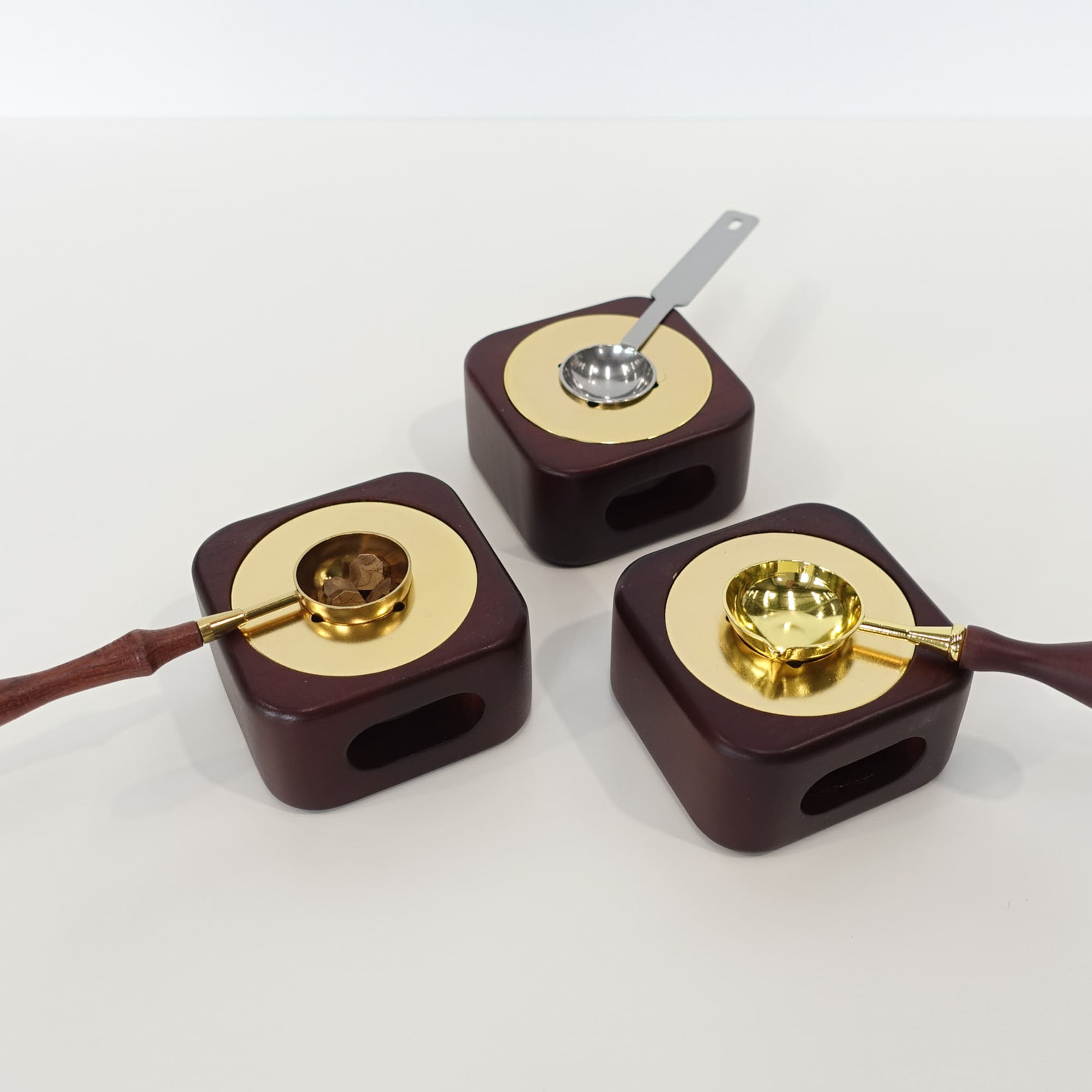 Sealing Wax | Spoon Holder Stove | Square Golden | Fiona Ariva
